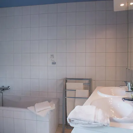 In With Sauna & Bubble Bath 와이메스